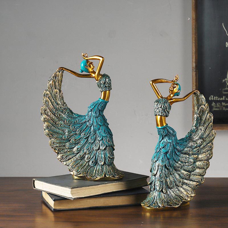 Luxury Peacock Dance Resin Ornament for Home Decor