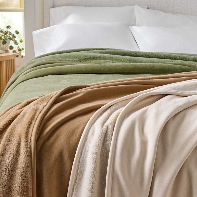 Wexford Super Soft Luxury Chenille Blanket , Full/Queen Size, Dark Cilantro - luxuryhomedecoridea.com