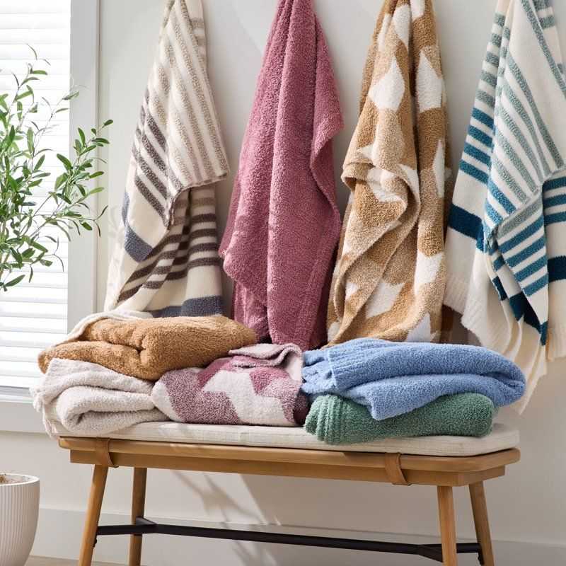 Beige Cozy Knit Throw, 50" x 72" - luxuryhomedecoridea.com