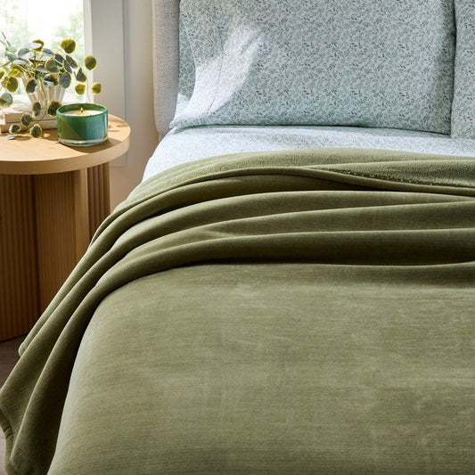 Wexford Super Soft Luxury Chenille Blanket , Full/Queen Size, Dark Cilantro luxury home decor